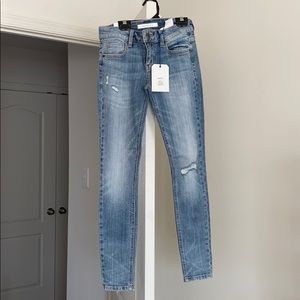 Low rise skinny ankle jean sz 1